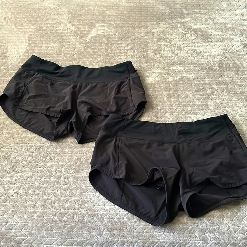 Lululemon black 2.5 hotty hot running shorts
